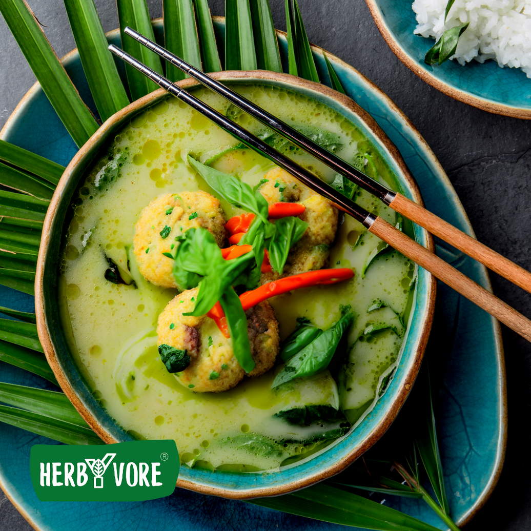 CRISPY PEA PROTEIN BALLS IN GREEN CURRY RECIPE
